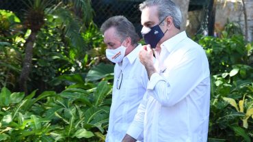 PRESIDENT ABINADER VISITS OCEAN WORLD IN PUERTO PLATA
